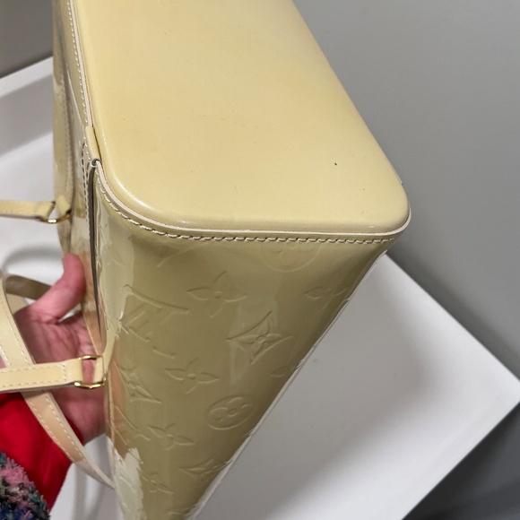 Louis Vuitton pale yellow Vernis patent leather handbag - Picture 5 of 11
